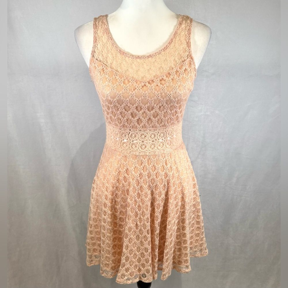Beautiful peach blush lace dress with see through waist and back size small - Picture 1 of 7